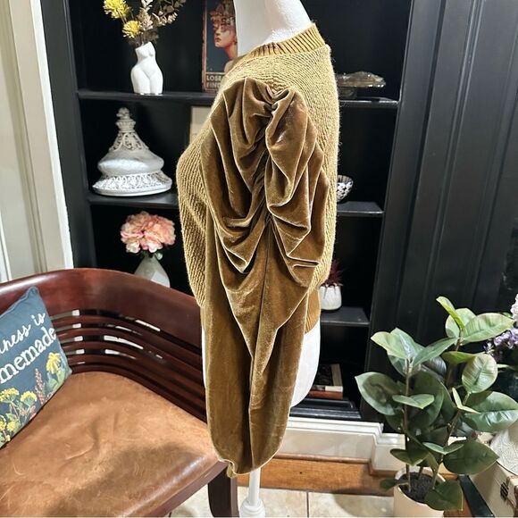 JJ's Fairyland Velvet Gold Sweater Size M - Picture 4 of 9